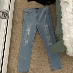 Light denim jean